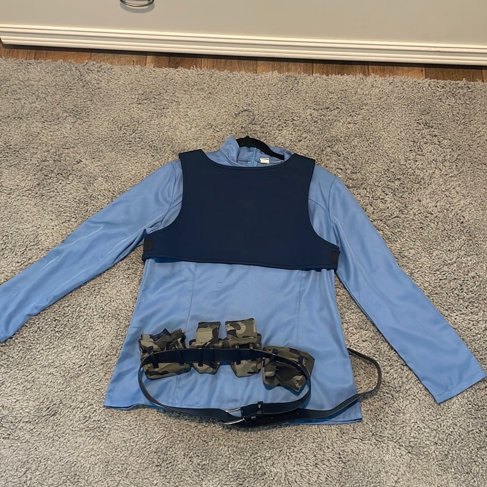 Judy hopp’s 🐰costume size L